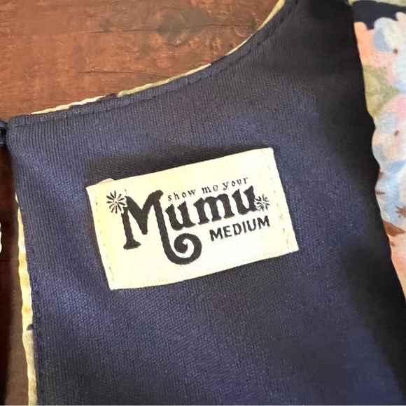 SHOW ME YOUR MUMU Floral Riri Romper Navy Cream Size Medium Surplice Neckine - Picture 10 of 13